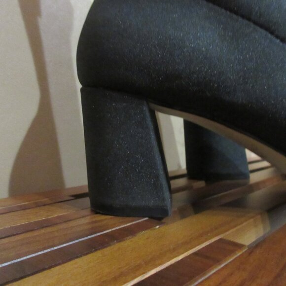 BADGLEY MISCHKA Stretch Knit Black Bootie in GREAT Pre-Owned Condition - Picture 3 of 8